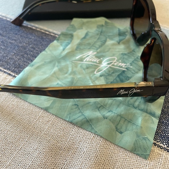 Maui Jim Hanohano Women’s Polarized Sunglasses - Picture 5 of 14